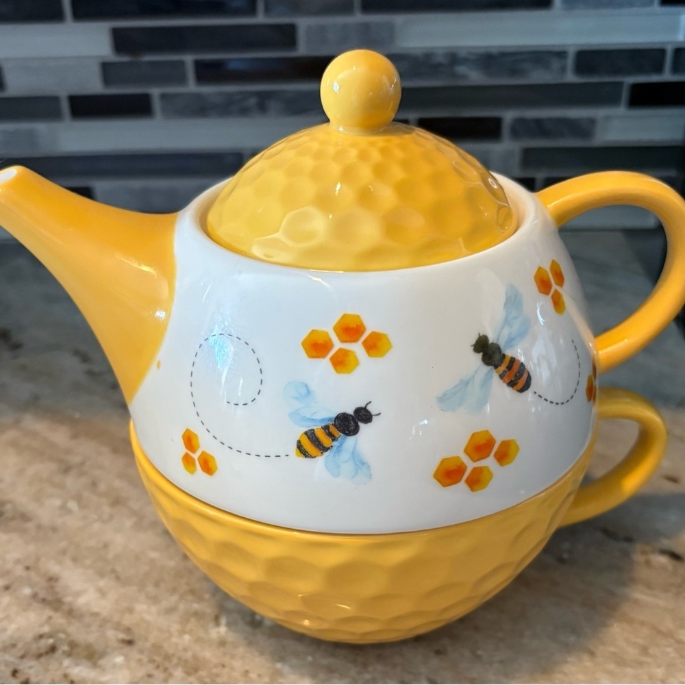 Yellow Bee-Themed Tea For One Set